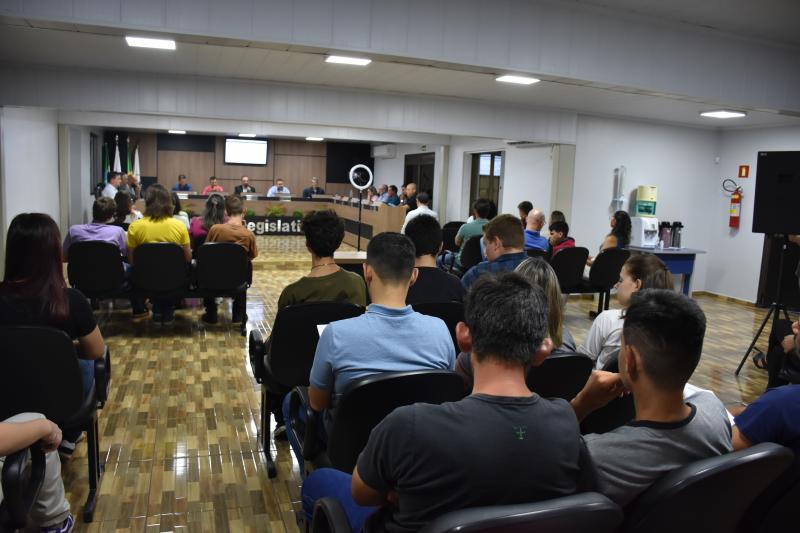 Confira a pauta da sessão desta segunda-feira (13)